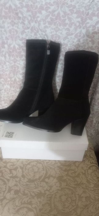 Продаются женские полусапожки.