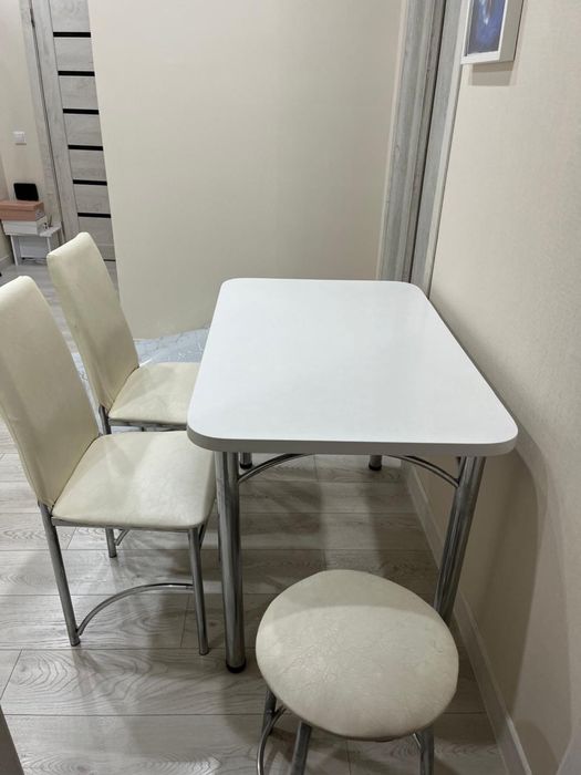 Продам стол и стулья