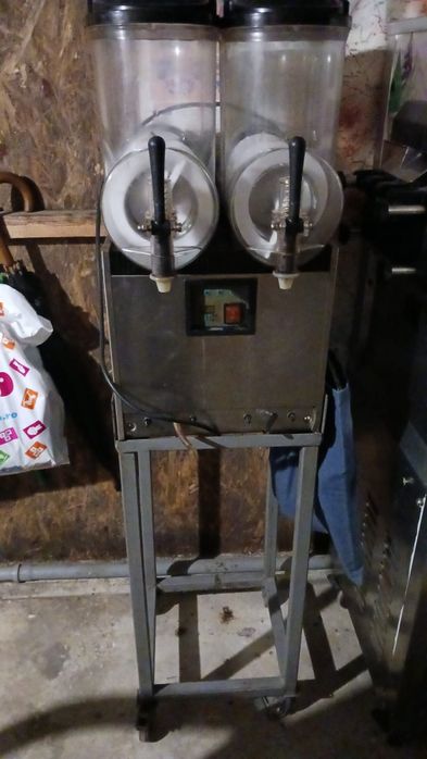 Vând aparat inghetata