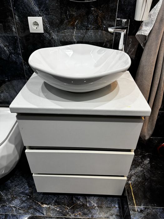 Смеситель Grohe, с раковиной и тумбой