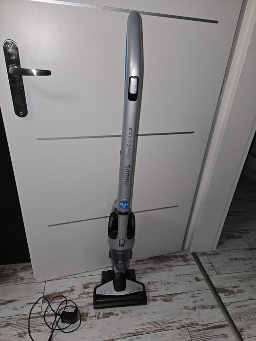 Вертикална прахосмукачка Philips Power Pro Aqua  60 евро