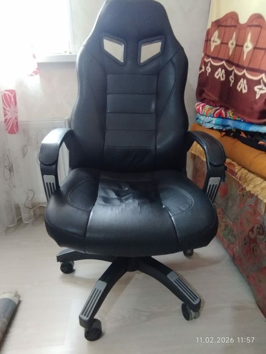 Продам кресло офисный или компьютерный.