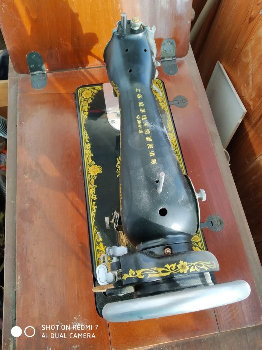 Продам швейную машинку