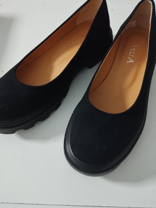 Жаңа аяқ киім сатылады