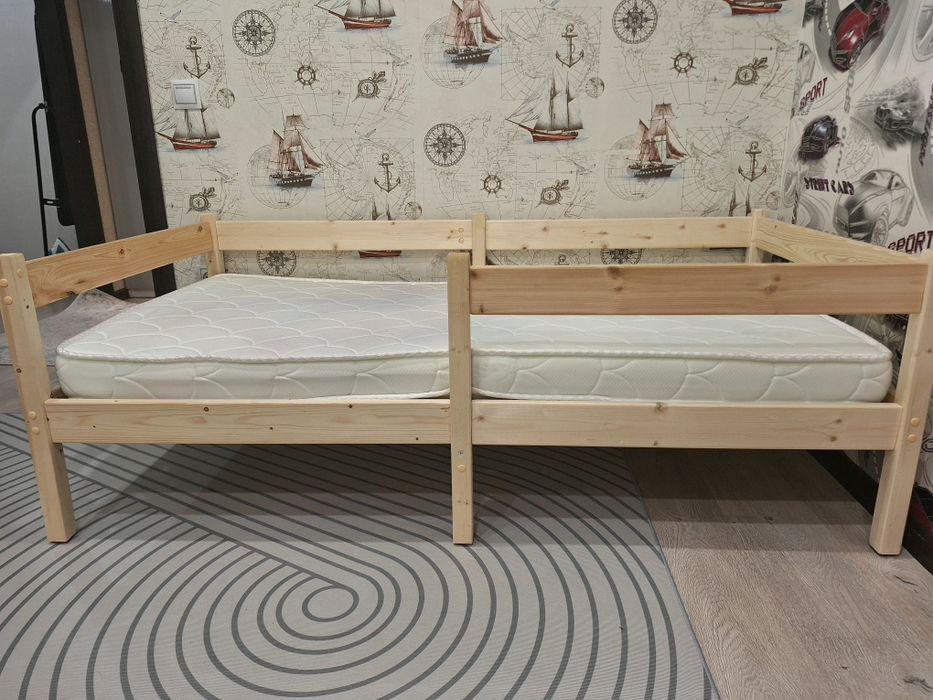 Детская кровать с матрасом