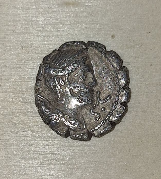 Vând denari romani antici pret per buc.