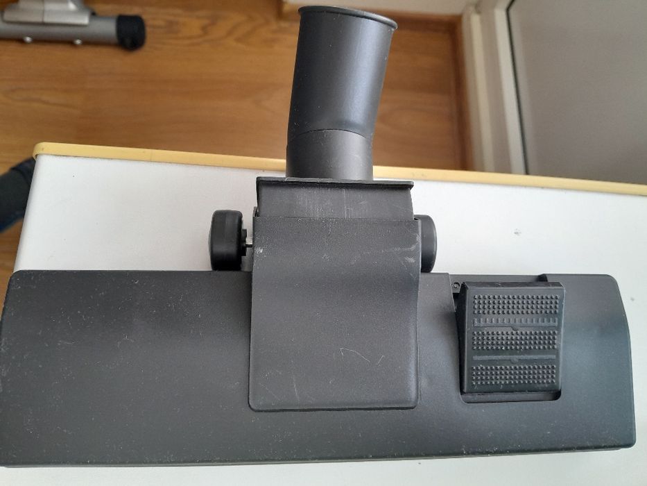 Продам  щётку.шланг на пылесос