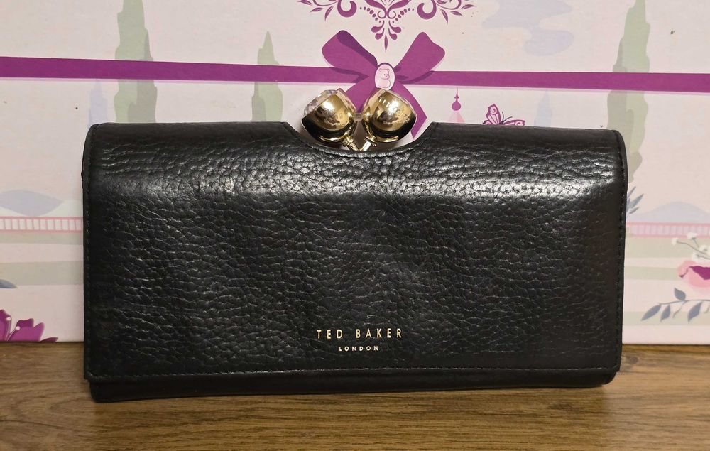 Ted Baker оригинално дамско портмоне от естествена кожа
