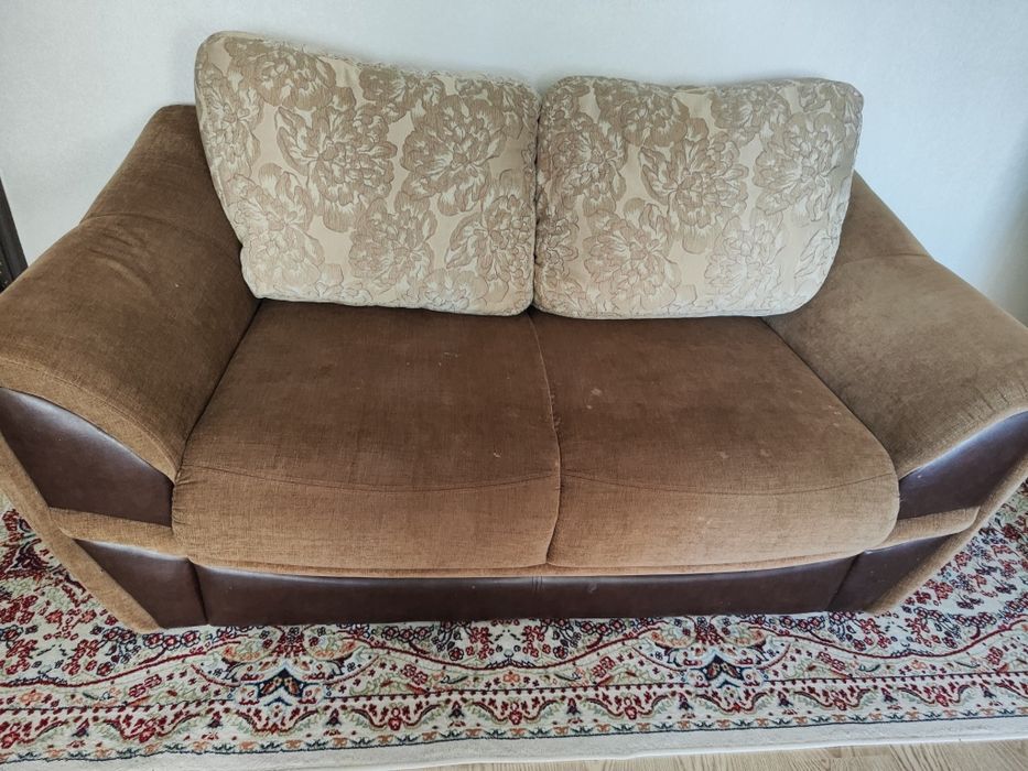 Диван для хола срочно
