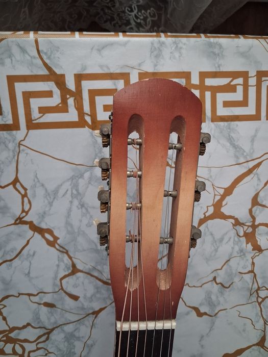 Продам гитарк 7 струнную