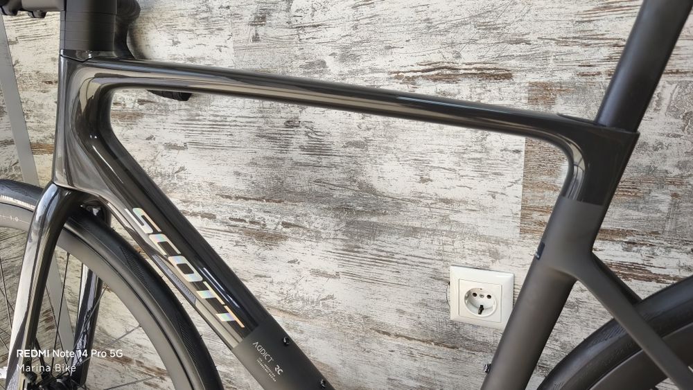 DEMO карбонов шосеен велосипед Scott Addict RC30 105 Di2 Capital 2025 | L