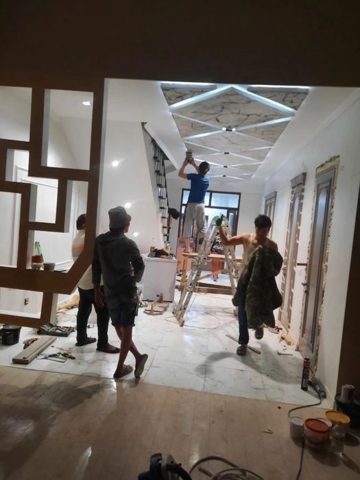 Мелкосрочный ремонт Левкас Поклейка обоев Клеем обои Закатка потолок