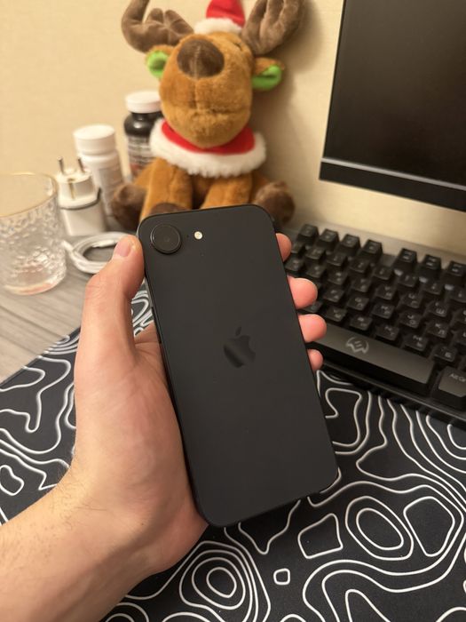 Продам Iphone 16e