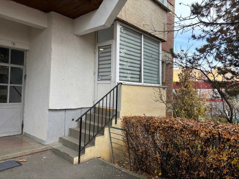 Inchiriez,(vand)spațiu comercial