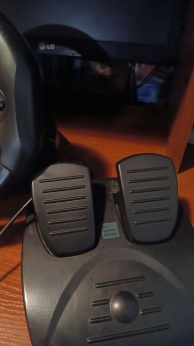 Продам руль с педалеми игровой