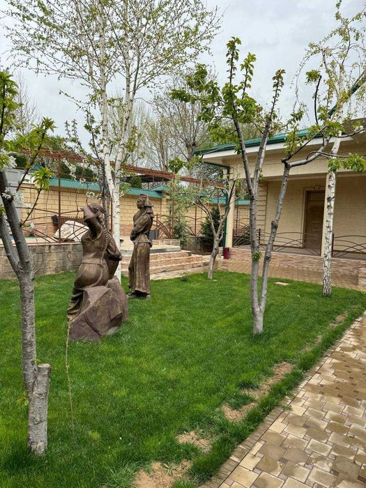 Дом дача у реки с бассейном