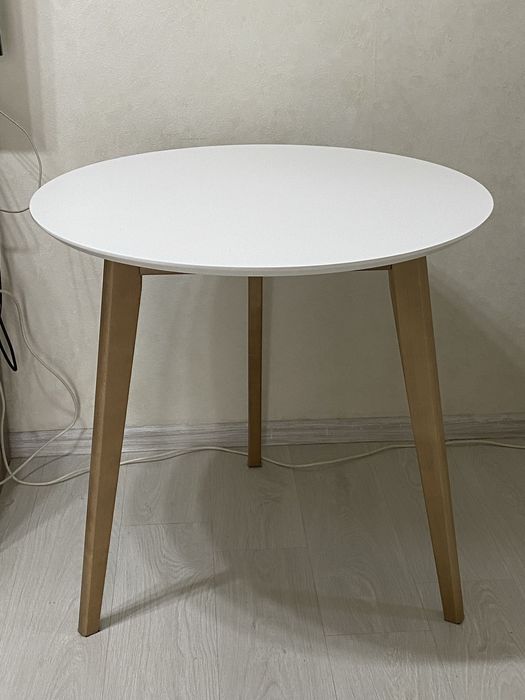 Белый круглый стол 80 см, пр-во Россия