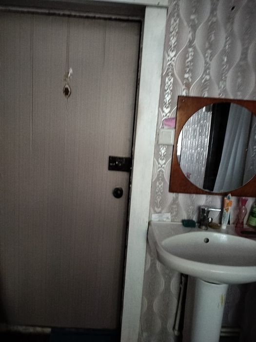 Комната в общежитии коридорного типа