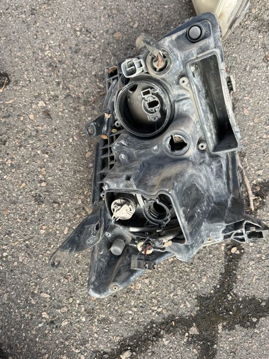 Фары Тойота Авенсис