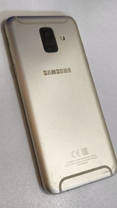 Продам смартфон Самсунг А6