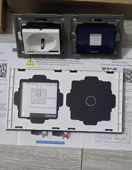 Întrerupător tactil + priză USB Schuko încastrată – sticlă albă