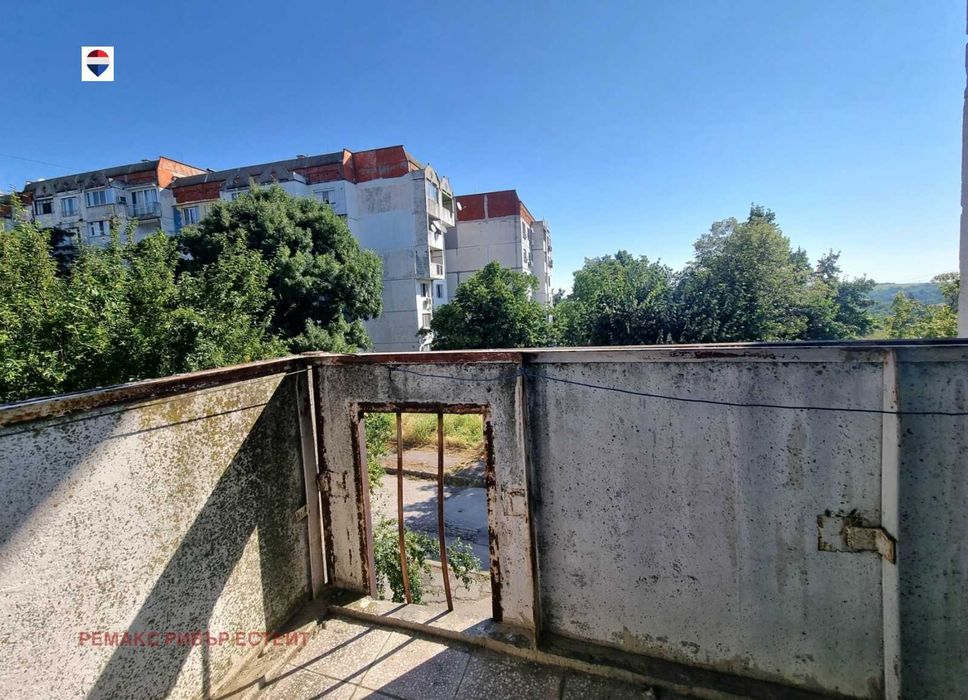 Тристаен апартамент за продажба кв. Дружба 3 - снимка 13