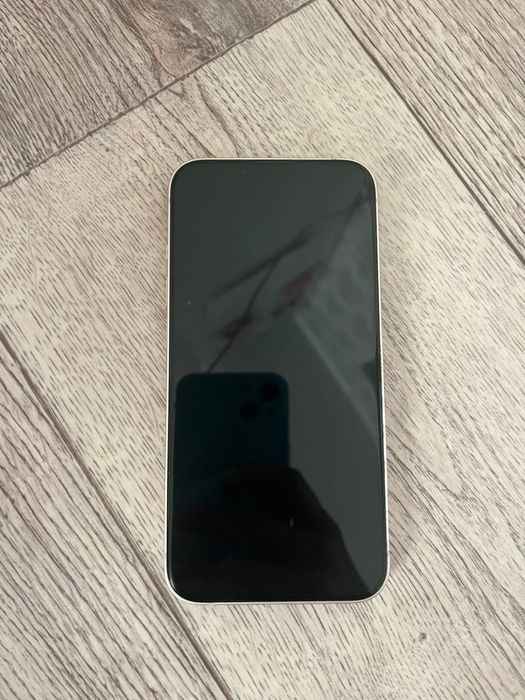 Продам Айфон 13 128