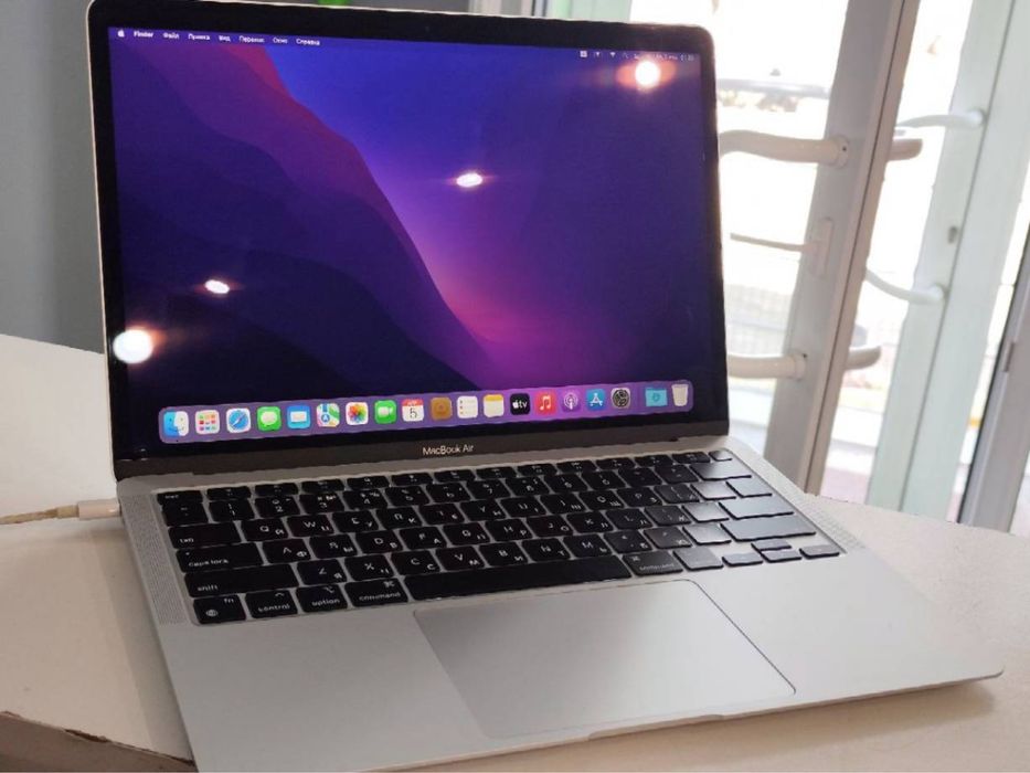 Macbook Air M1 97% акб.