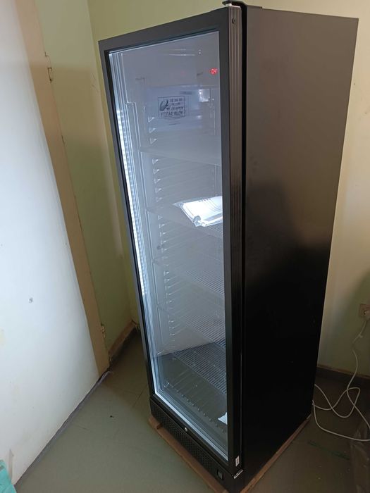 Вертикални хладилни витрини - нови налични на склад
