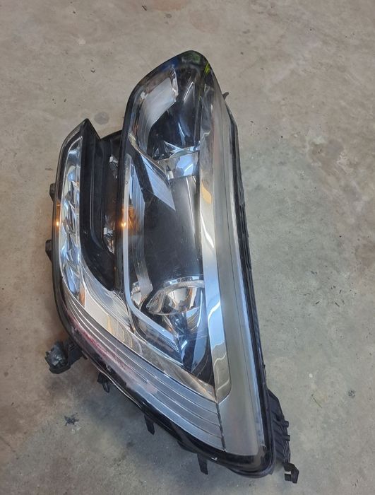 Aripa far megane 4. Janta tetiere duster 1. Masca sandero meg3. Cadru motor caseta trager capota sandero jogger.