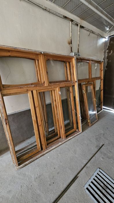 Taxta rom, 4 ta bor yechib olingan. Razmeri 160x190. Oynalariyam bor
