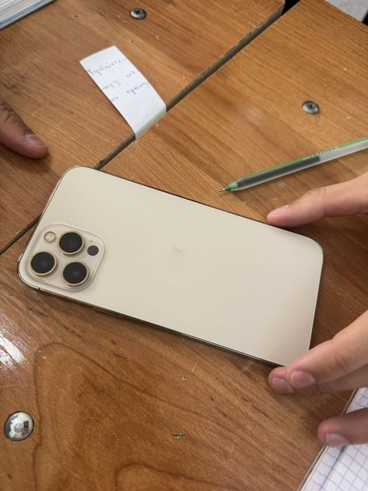 продам Айфон 12 про мах