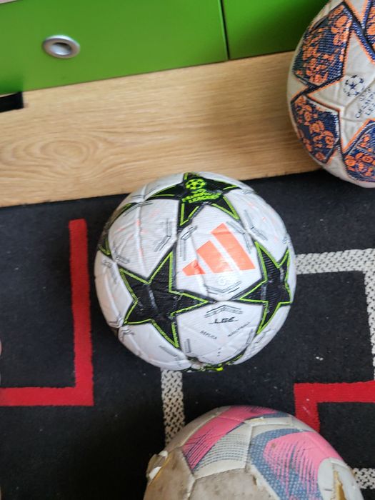 Trei mingi la pret de una