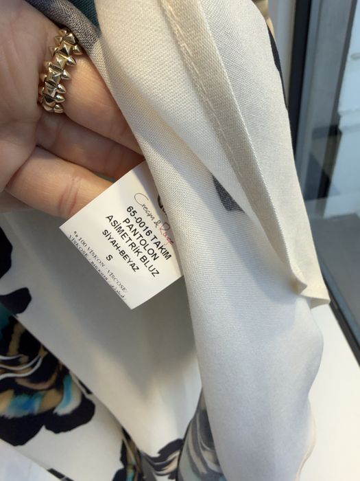 Дамски елегантен комплект 49€ S,M,L НАЛИЧНИ