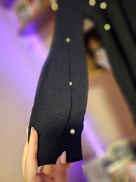 Черна рокля с колан.