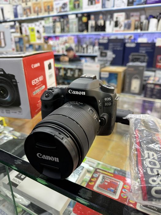 Продаётся Canon 80d кит