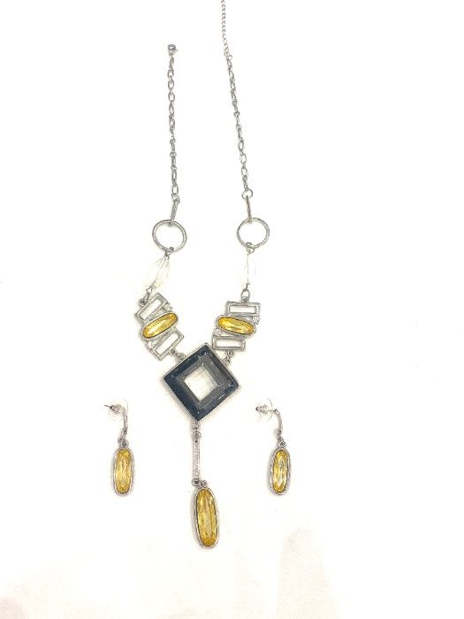 Стилен Комплект Колие и Обеци Бижутерия