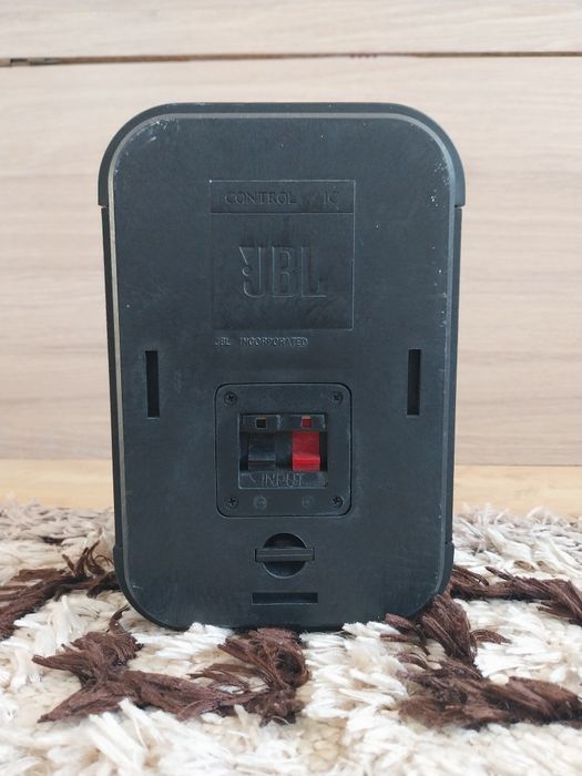 Тон колони: JBL CONTROL 1C