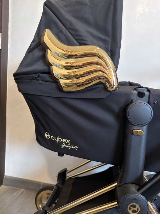 Cybex Priam Wings Jeremy Scott 3in1 Travel System-Black