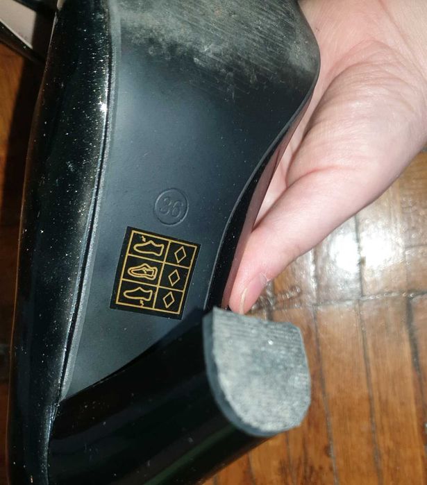 Pantofi nr 36, cu toc negri, lacuiti cu sclipici, stiletto