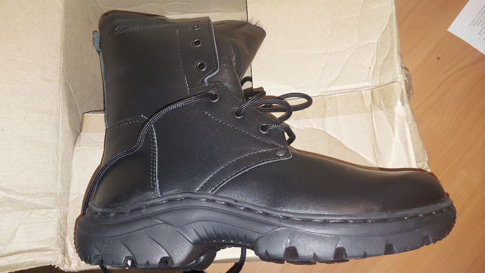 Берцы зимние, кожаные.
