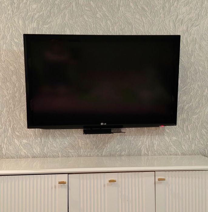 Телевизор LG 102см, пульт в комплекте