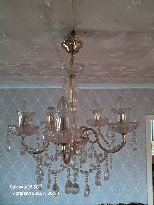 Продам  потолочные люстры