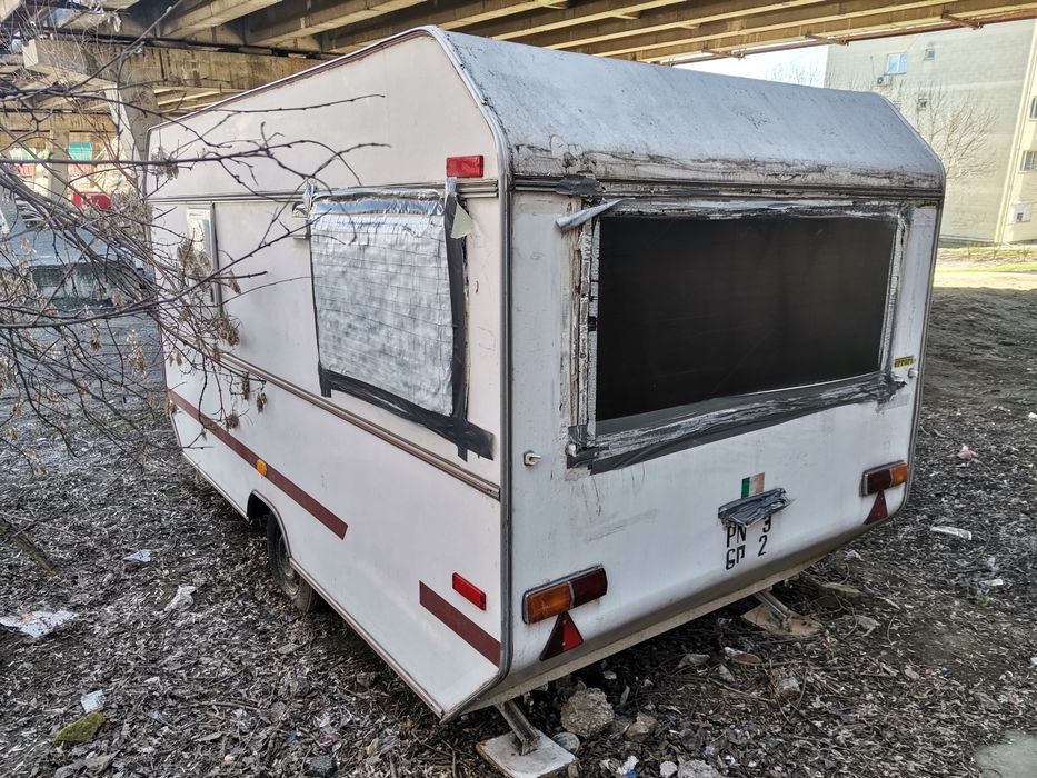 vând rulota 4 persoane