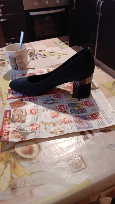 Обувки чисто нови