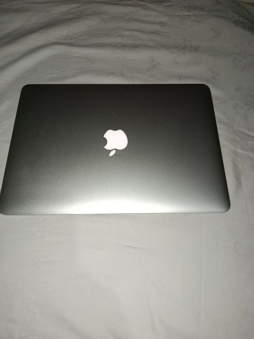 Macbook Air 13 foarte bun