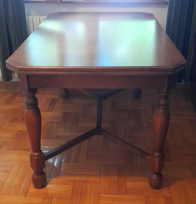 маса разтегателна с 4 стола, кресло