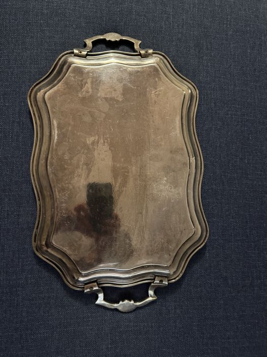 Сребърна табла за сврвиране