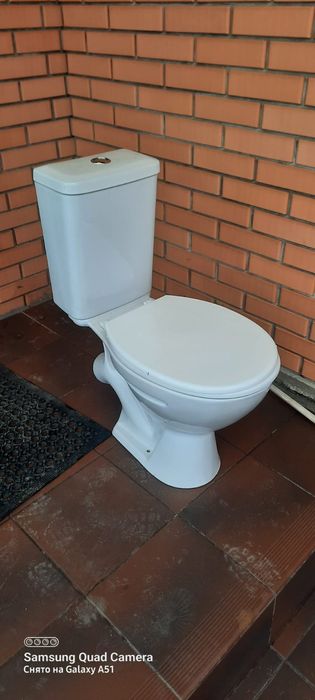 Срочно продам унитаз в хорошем состоянии
