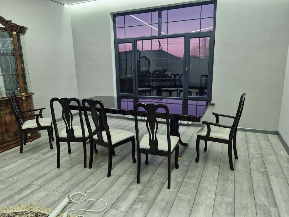 Стол со стульями